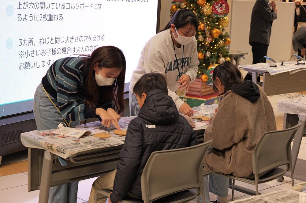 女子高専生による小中学生のための公開講座～フラワーライト作り～