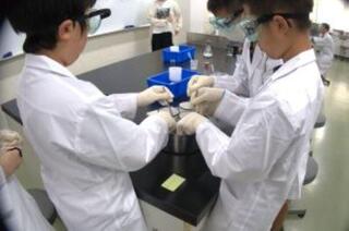 科学教室「油が大へんしん！セッケンづくり実験　～やってみて学ぶ、くらしの科学～」（令和８年８月１日　於 奈良高専）