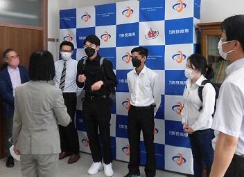 校長と３年留学生１