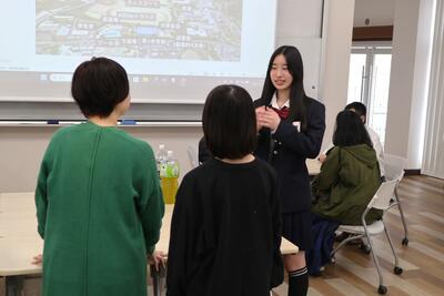 ９．女子学生との交流会-2.JPG