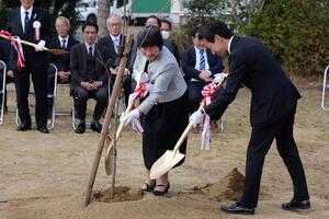 高専制度創設60周年・奈良高専創立60周年記念植樹式