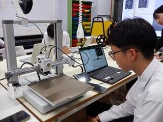 起業家工房ワークショップ「手で作った形がスマホスタンドになる」を実施しました！